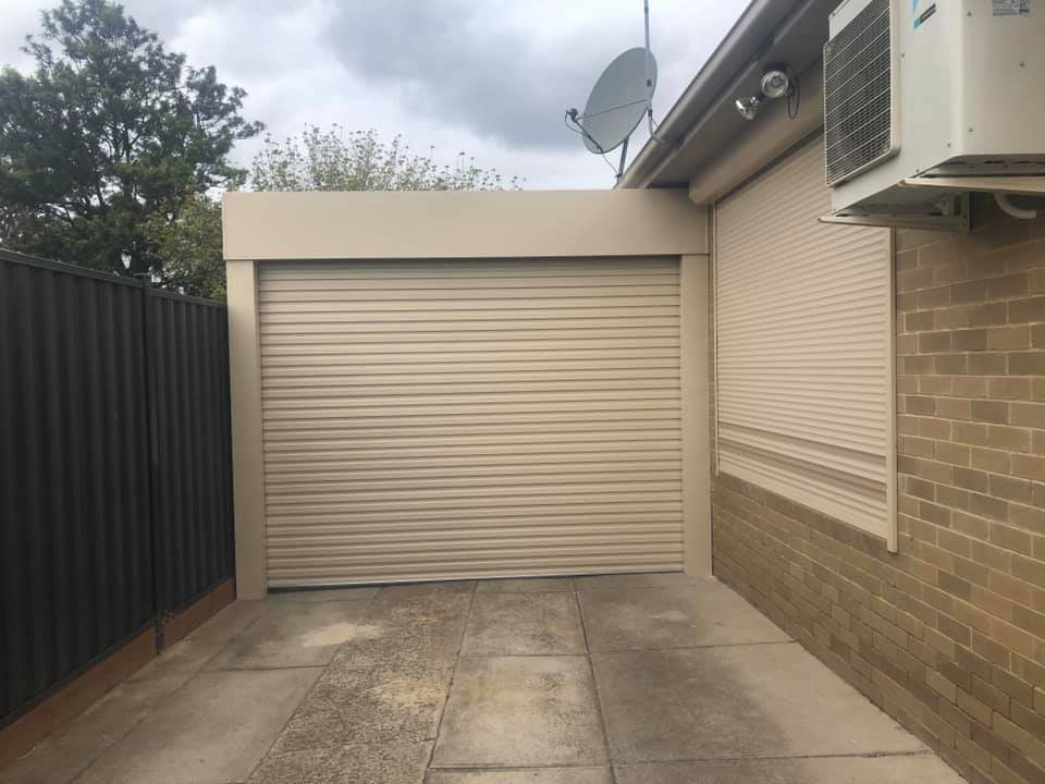 Freestanding cream roller door