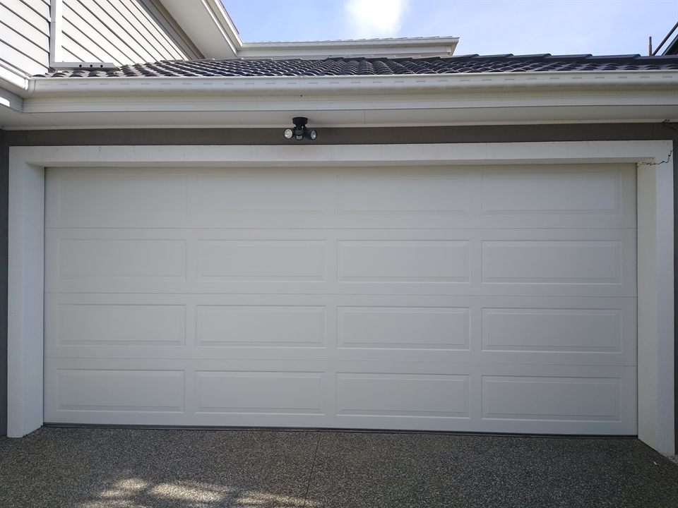 Surfmist Hampton panel door, Wollert